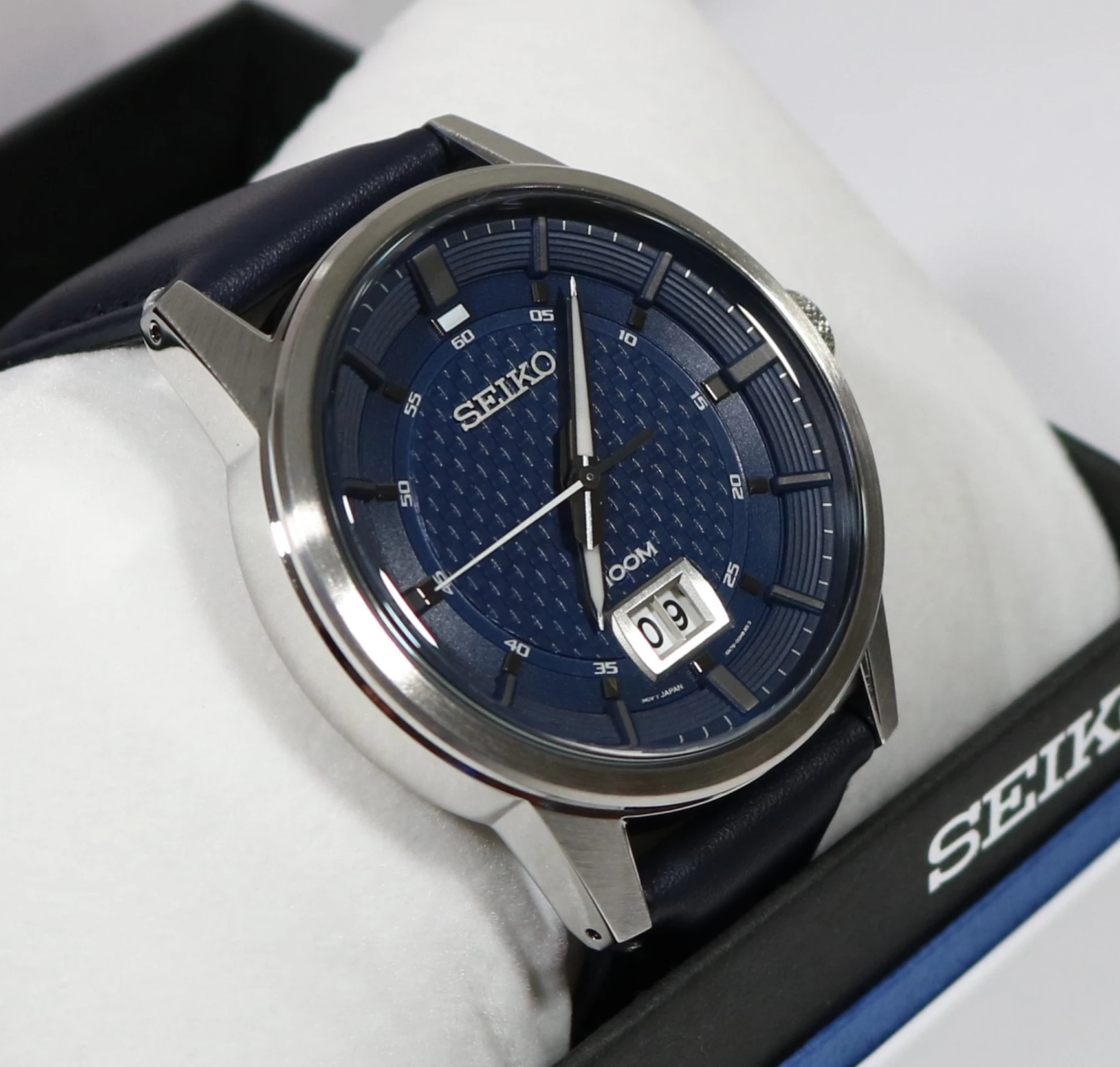 Seiko Quartz Analog Display Blue Strap Men
