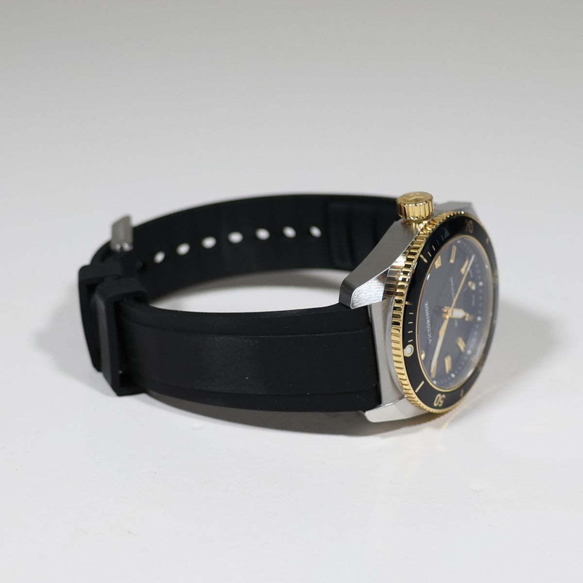 Victorinox Maverick Black Dial Rubber Strap 39mm Watch 242099 - Chronobuy
